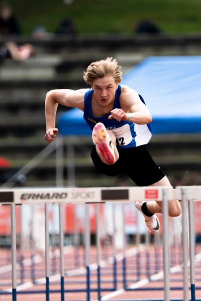 Nils Leifert (LAC Quelle Fuerth) ueber 110m Huerden am 04.06.2022 waehrend der Sparkassen Gala in Regensburg